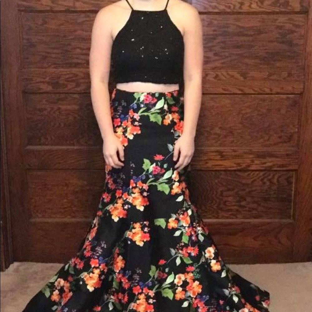 Prom dress - Picture 2 of 3